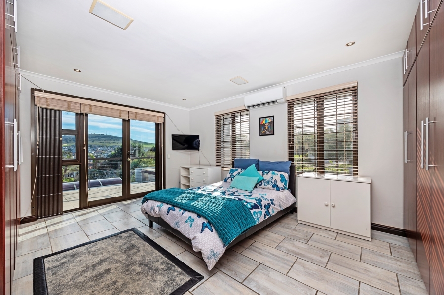 4 Bedroom Property for Sale in Van Riebeeckshof Western Cape